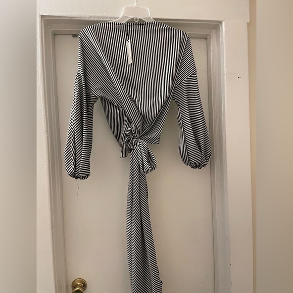 Olivaceous black and white striped blouse size medium NWT - Picture 5 of 7